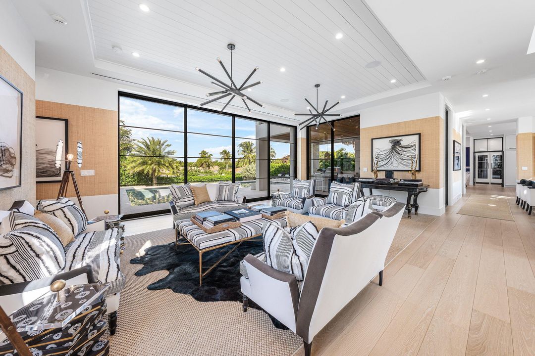 На продажу: $5,595,000 (4 спален, 3 ванн, 4424 Квадратных фут)