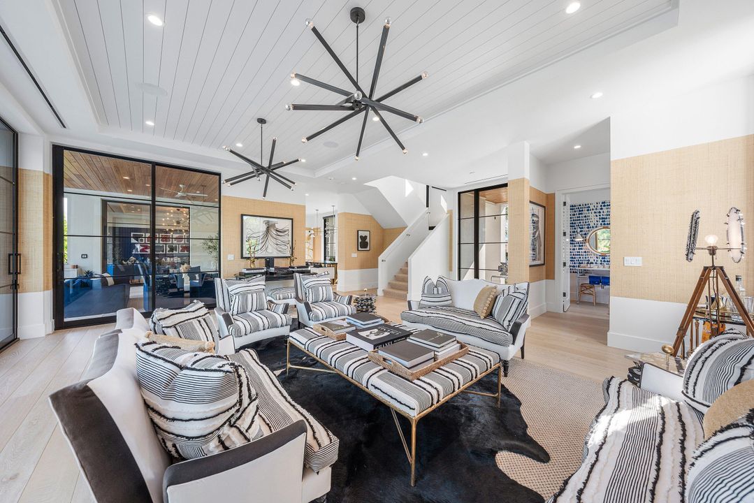 На продажу: $5,595,000 (4 спален, 3 ванн, 4424 Квадратных фут)