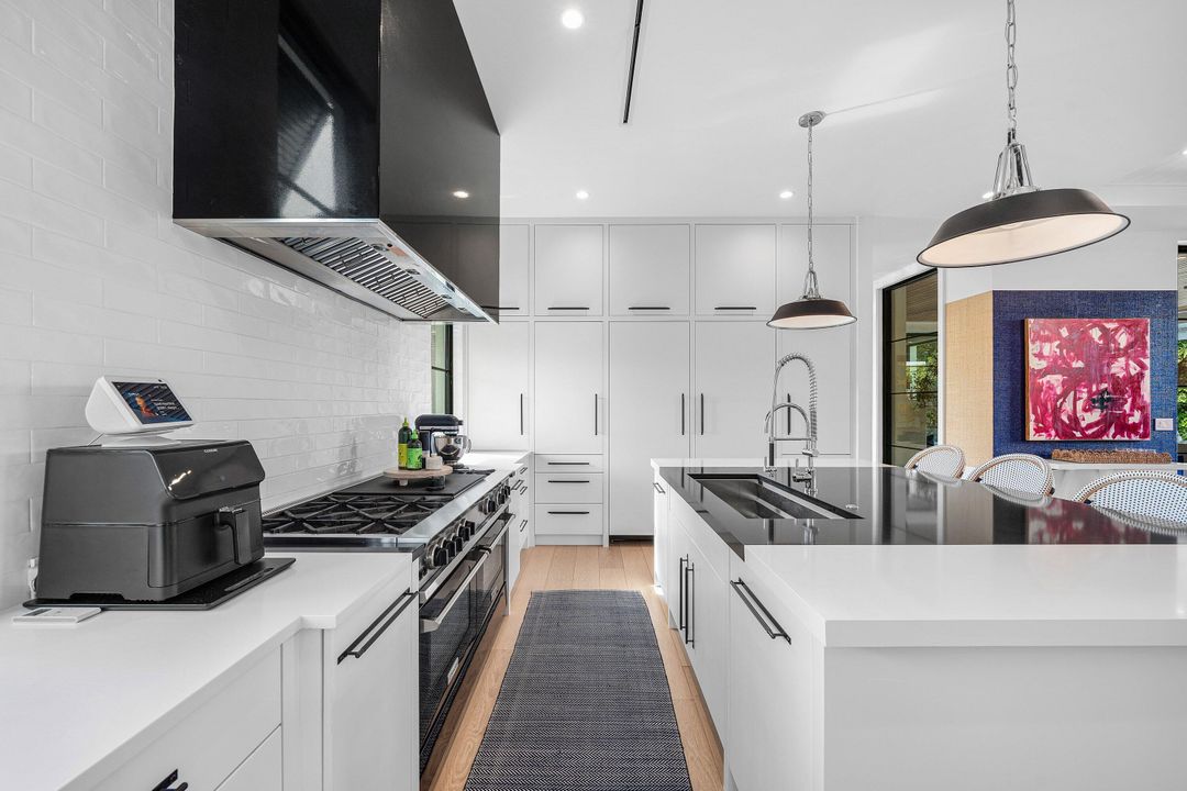 На продажу: $5,595,000 (4 спален, 3 ванн, 4424 Квадратных фут)