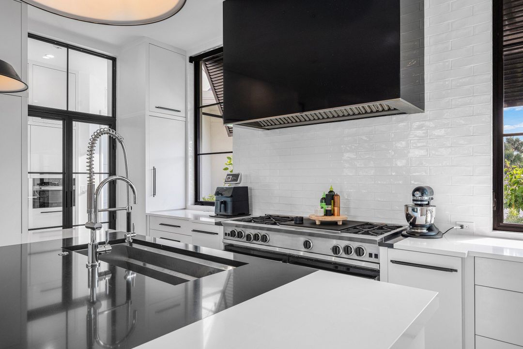 На продажу: $5,595,000 (4 спален, 3 ванн, 4424 Квадратных фут)