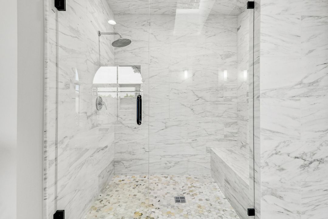 Под контрактом: $2,195,000 (4 спален, 5 ванн, 3849 Квадратных фут)