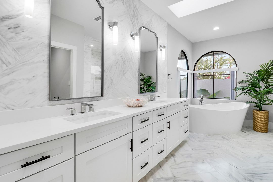 Под контрактом: $2,195,000 (4 спален, 5 ванн, 3849 Квадратных фут)