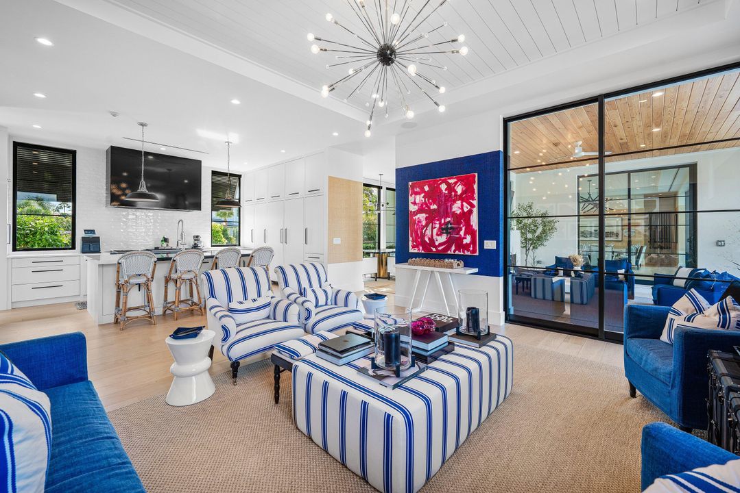 На продажу: $5,595,000 (4 спален, 3 ванн, 4424 Квадратных фут)