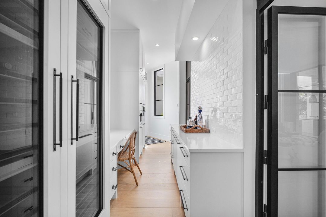 На продажу: $5,595,000 (4 спален, 3 ванн, 4424 Квадратных фут)