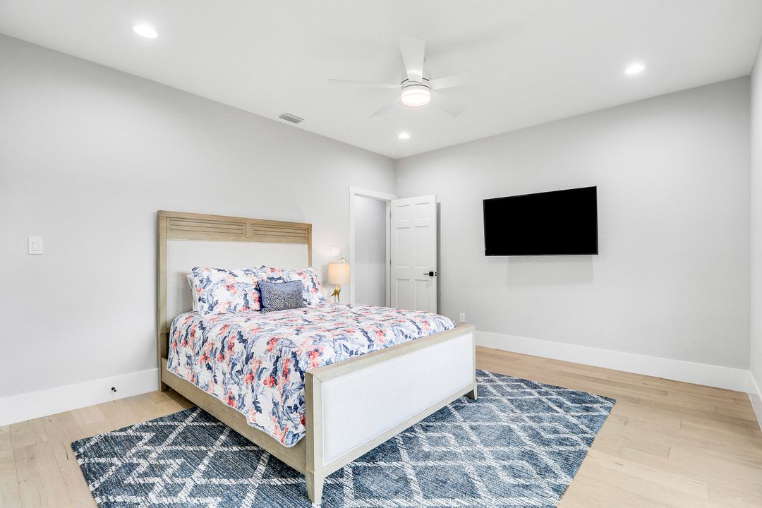 Под контрактом: $2,195,000 (4 спален, 5 ванн, 3849 Квадратных фут)