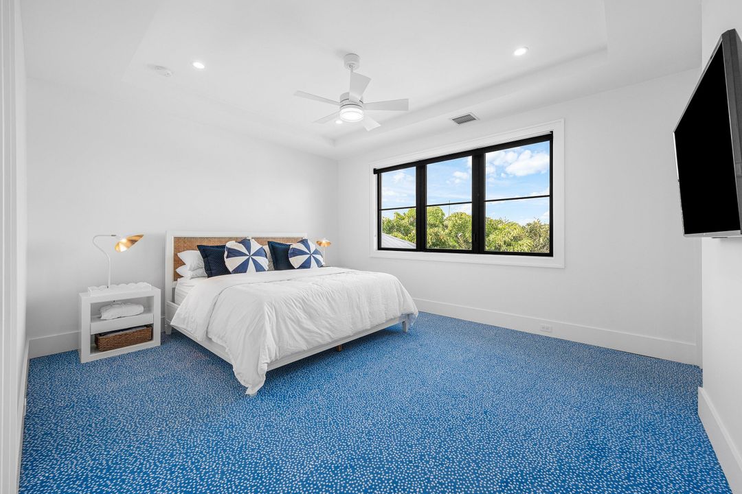 На продажу: $5,595,000 (4 спален, 3 ванн, 4424 Квадратных фут)