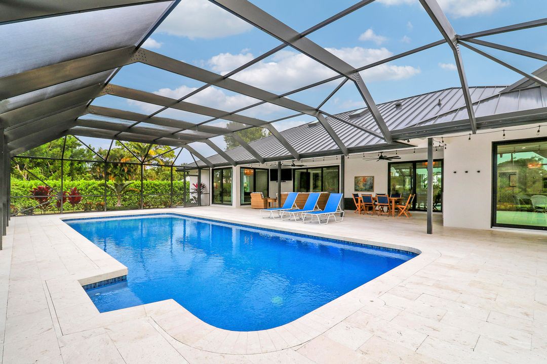 Под контрактом: $2,195,000 (4 спален, 5 ванн, 3849 Квадратных фут)