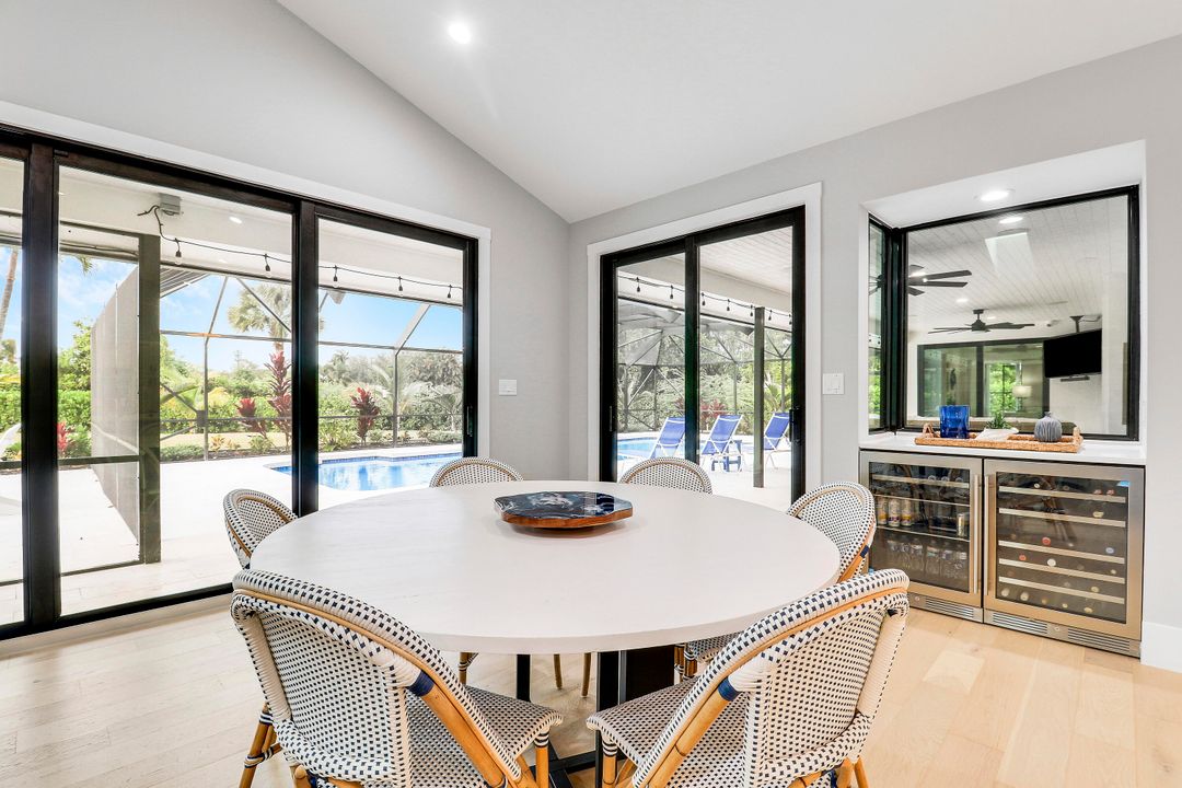 Под контрактом: $2,195,000 (4 спален, 5 ванн, 3849 Квадратных фут)