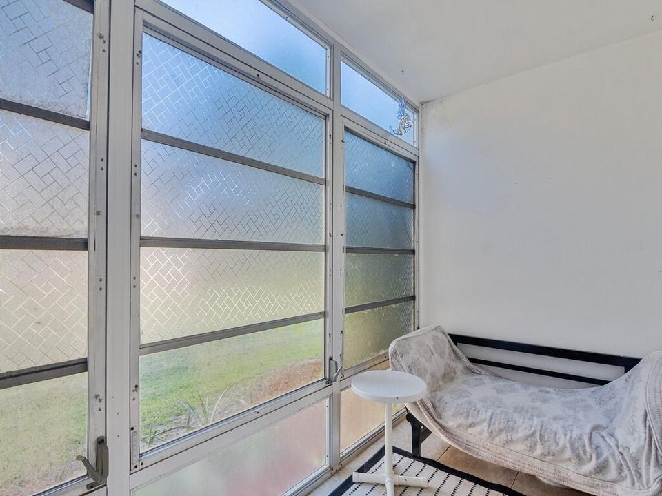 For Sale: $180,000 (2 beds, 2 baths, 1040 Square Feet)