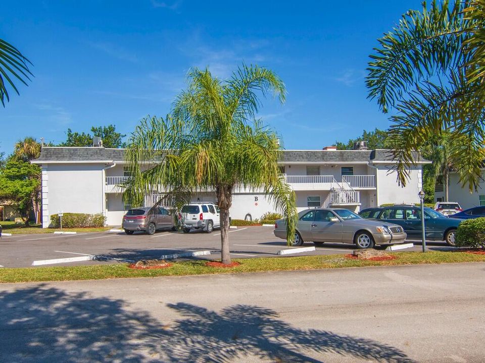 For Sale: $180,000 (2 beds, 2 baths, 1040 Square Feet)