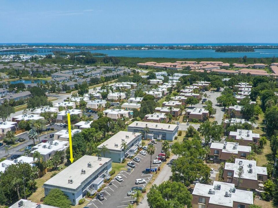 For Sale: $180,000 (2 beds, 2 baths, 1040 Square Feet)