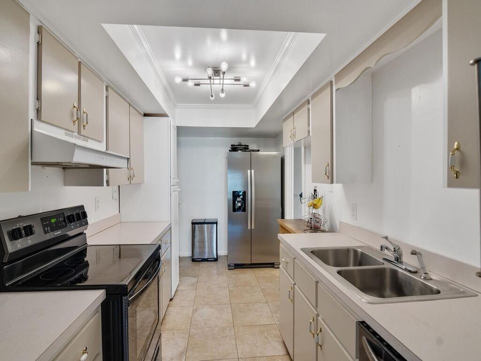 For Sale: $180,000 (2 beds, 2 baths, 1040 Square Feet)