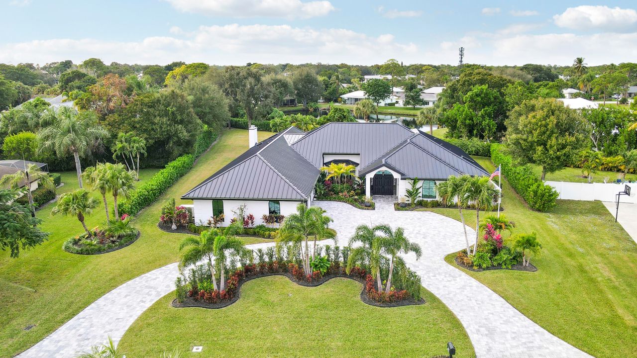 Под контрактом: $2,195,000 (4 спален, 5 ванн, 3849 Квадратных фут)