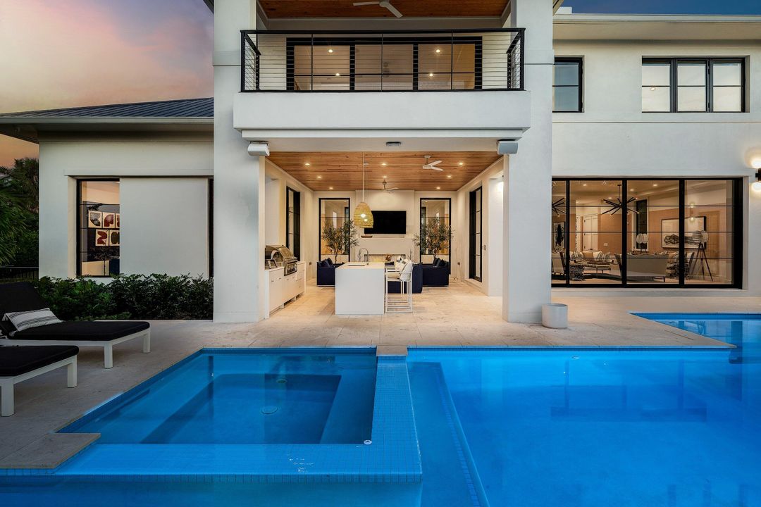 На продажу: $5,595,000 (4 спален, 3 ванн, 4424 Квадратных фут)