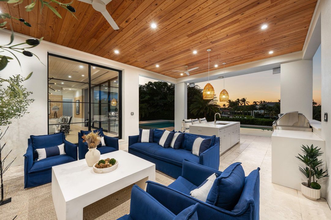 На продажу: $5,595,000 (4 спален, 3 ванн, 4424 Квадратных фут)