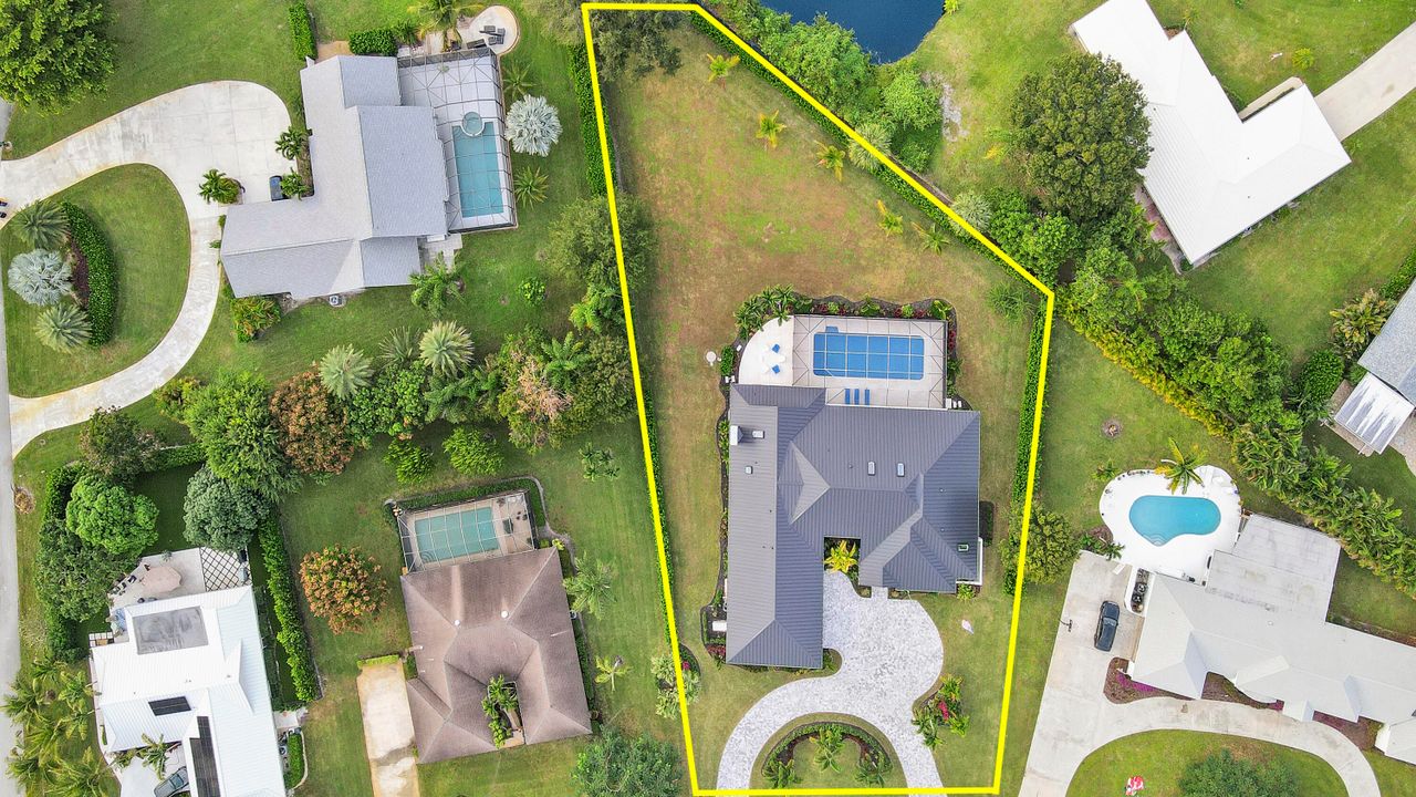 Под контрактом: $2,195,000 (4 спален, 5 ванн, 3849 Квадратных фут)