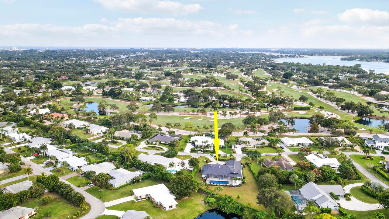 Под контрактом: $2,195,000 (4 спален, 5 ванн, 3849 Квадратных фут)