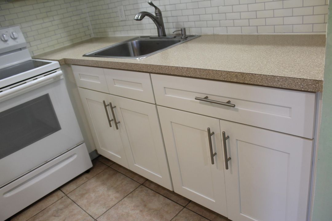 For Sale: $67,000 (1 beds, 1 baths, 570 Square Feet)