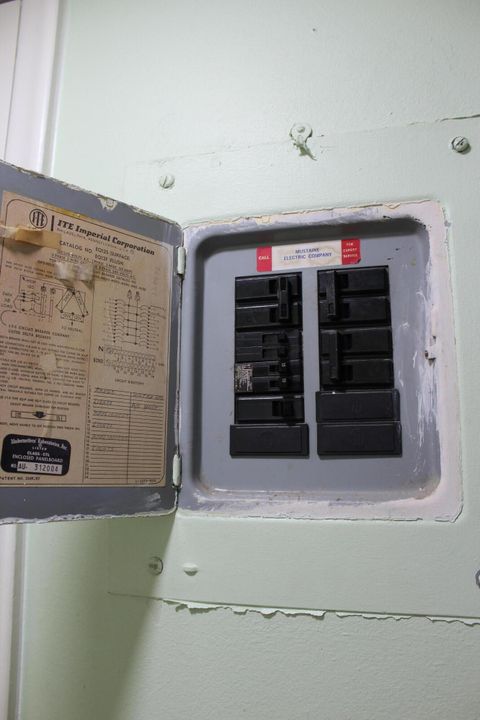 For Sale: $67,000 (1 beds, 1 baths, 570 Square Feet)