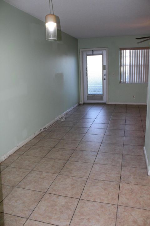 For Sale: $67,000 (1 beds, 1 baths, 570 Square Feet)
