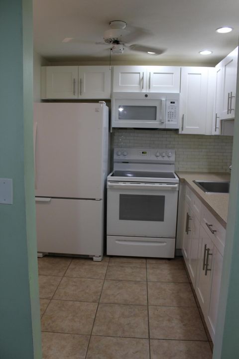 For Sale: $67,000 (1 beds, 1 baths, 570 Square Feet)