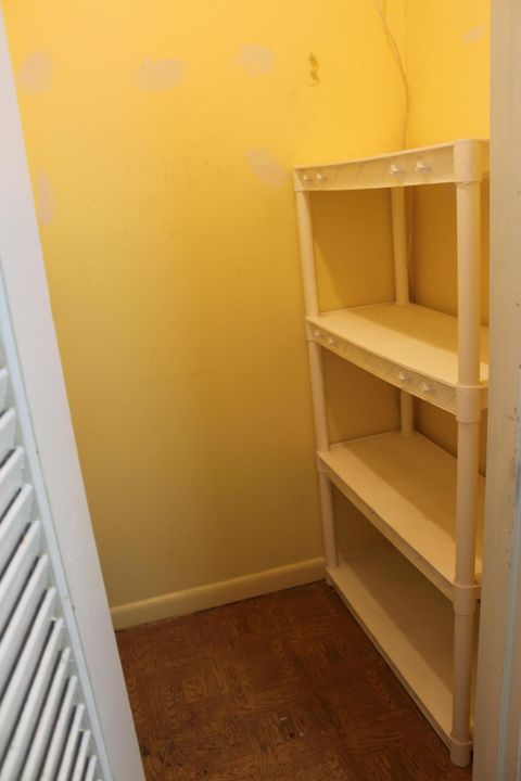 For Sale: $67,000 (1 beds, 1 baths, 570 Square Feet)