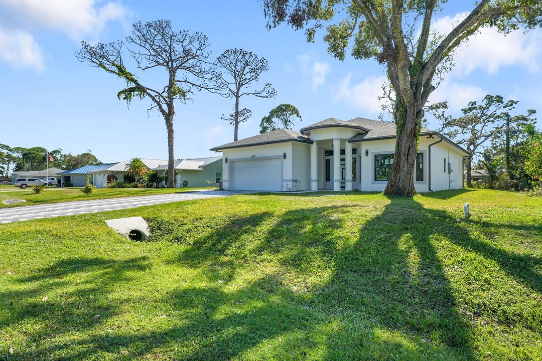 For Rent: $2,500 (3 beds, 2 baths, 1308 Square Feet)