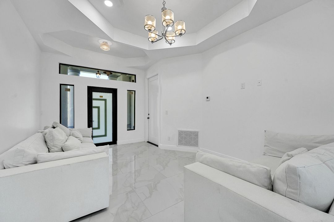 For Rent: $2,500 (3 beds, 2 baths, 1308 Square Feet)