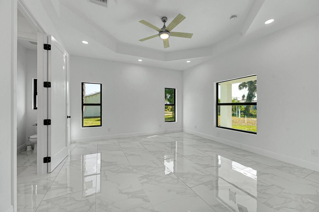 For Rent: $2,500 (3 beds, 2 baths, 1308 Square Feet)