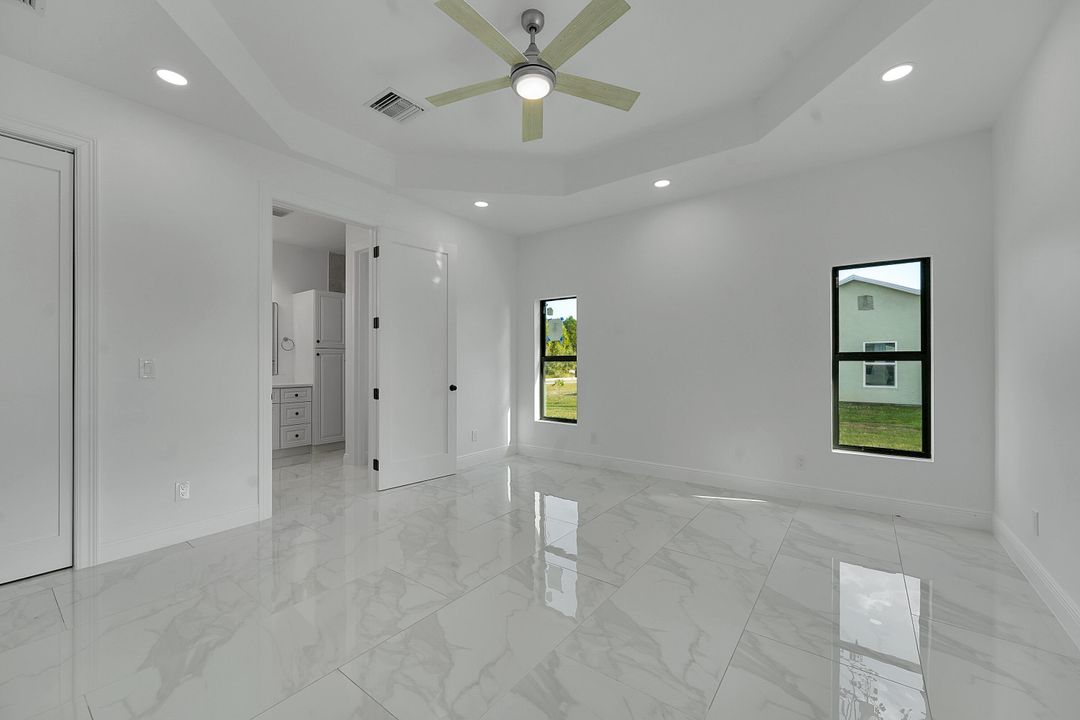 For Rent: $2,500 (3 beds, 2 baths, 1308 Square Feet)