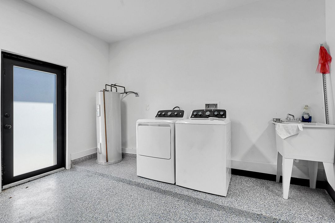 For Rent: $2,500 (3 beds, 2 baths, 1308 Square Feet)