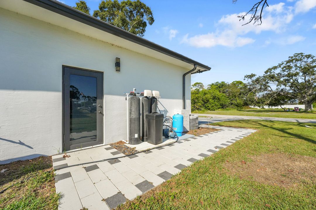 For Rent: $2,500 (3 beds, 2 baths, 1308 Square Feet)