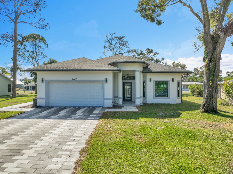 For Rent: $2,500 (3 beds, 2 baths, 1308 Square Feet)