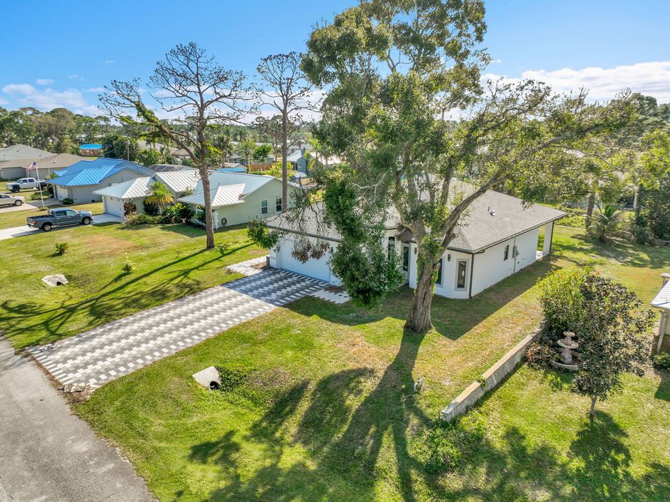 For Rent: $2,500 (3 beds, 2 baths, 1308 Square Feet)