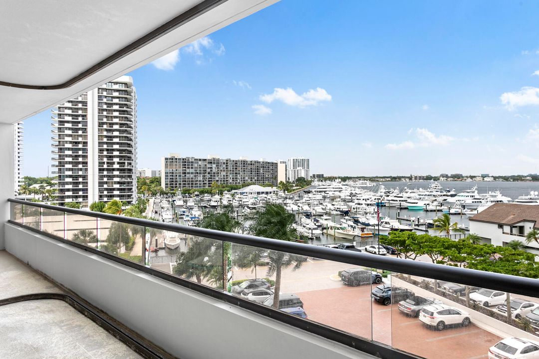 For Sale: $1,100,000 (2 beds, 2 baths, 2448 Square Feet)