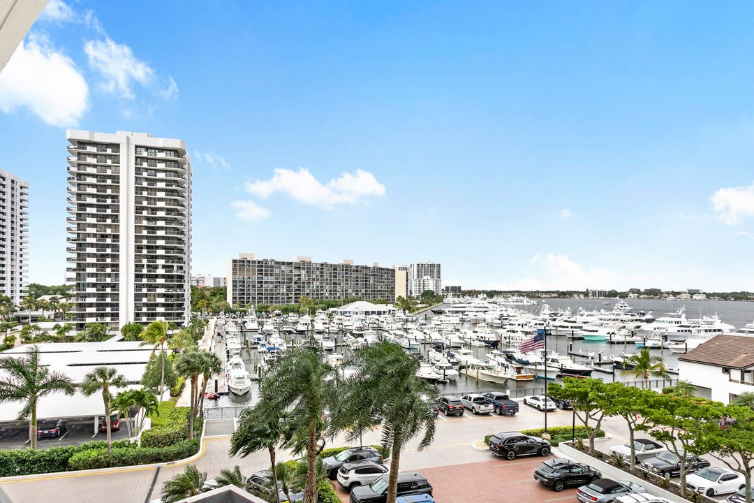 For Sale: $1,100,000 (2 beds, 2 baths, 2448 Square Feet)