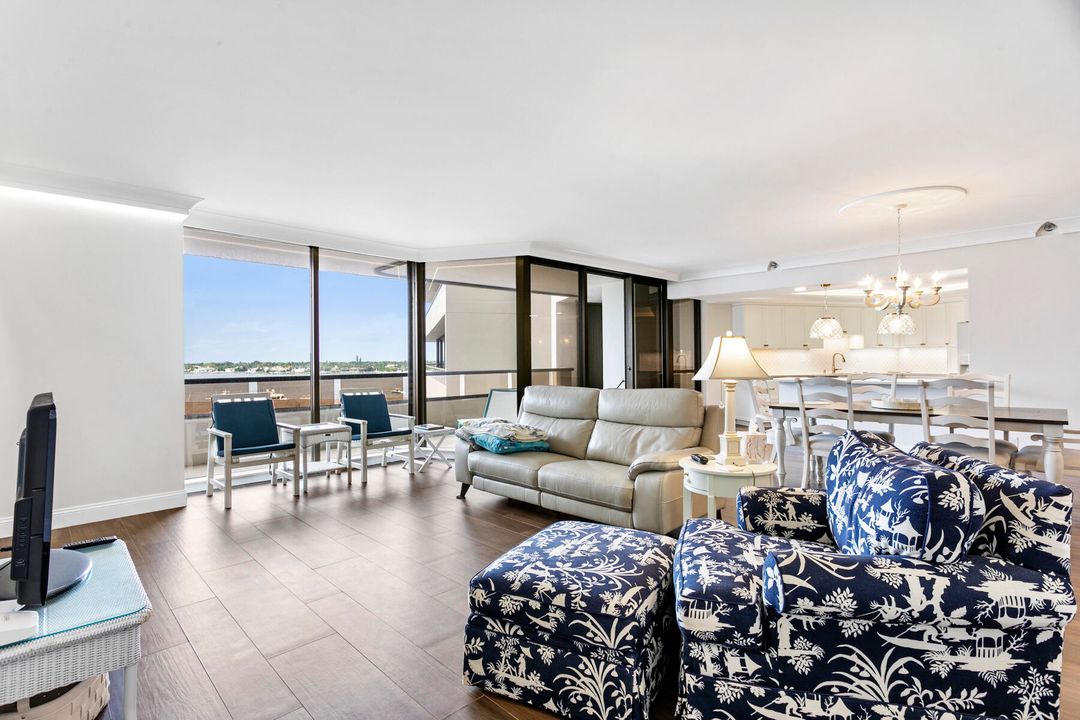 For Sale: $1,100,000 (2 beds, 2 baths, 2448 Square Feet)