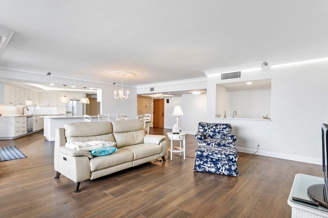 For Sale: $1,100,000 (2 beds, 2 baths, 2448 Square Feet)