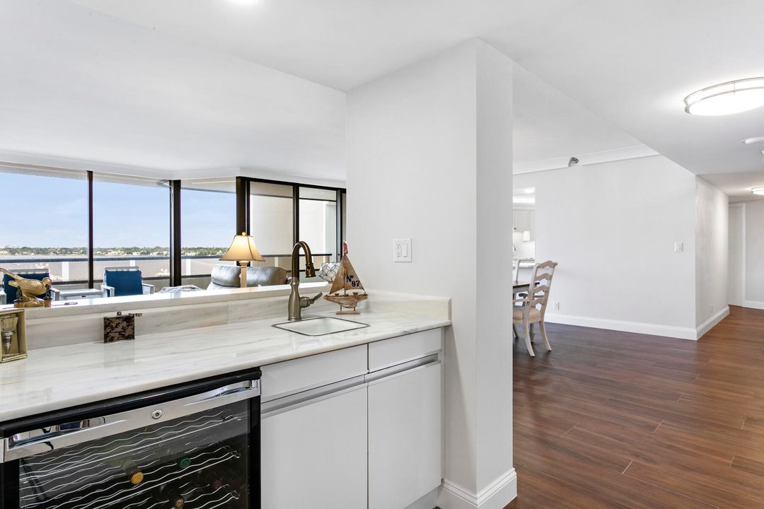 For Sale: $1,100,000 (2 beds, 2 baths, 2448 Square Feet)
