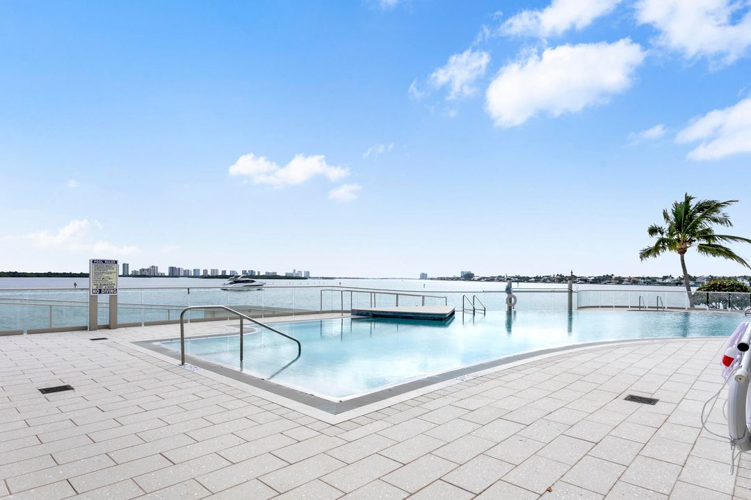 For Sale: $1,100,000 (2 beds, 2 baths, 2448 Square Feet)