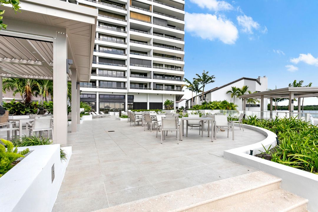 For Sale: $1,100,000 (2 beds, 2 baths, 2448 Square Feet)