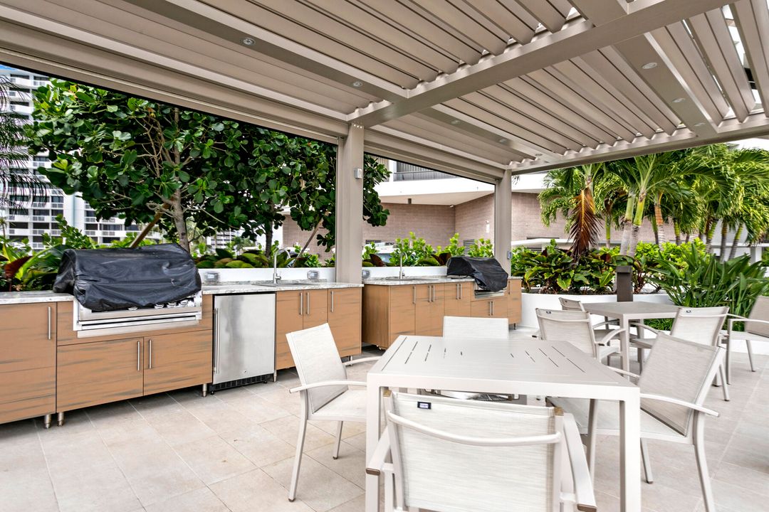 For Sale: $1,100,000 (2 beds, 2 baths, 2448 Square Feet)