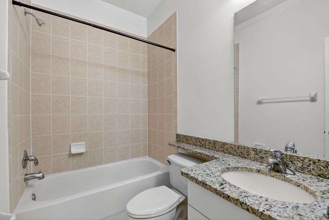 For Rent: $2,050 (2 beds, 2 baths, 1086 Square Feet)