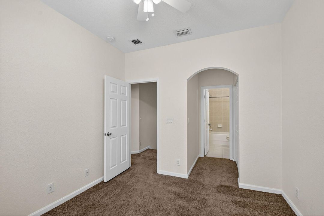 For Rent: $2,050 (2 beds, 2 baths, 1086 Square Feet)