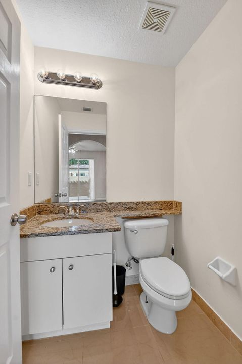 For Rent: $2,050 (2 beds, 2 baths, 1086 Square Feet)