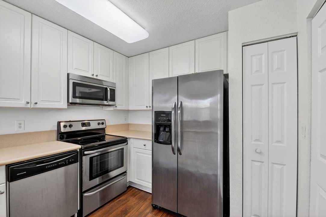 For Rent: $2,050 (2 beds, 2 baths, 1086 Square Feet)