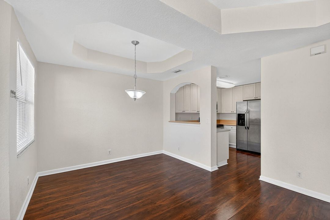 For Rent: $2,050 (2 beds, 2 baths, 1086 Square Feet)