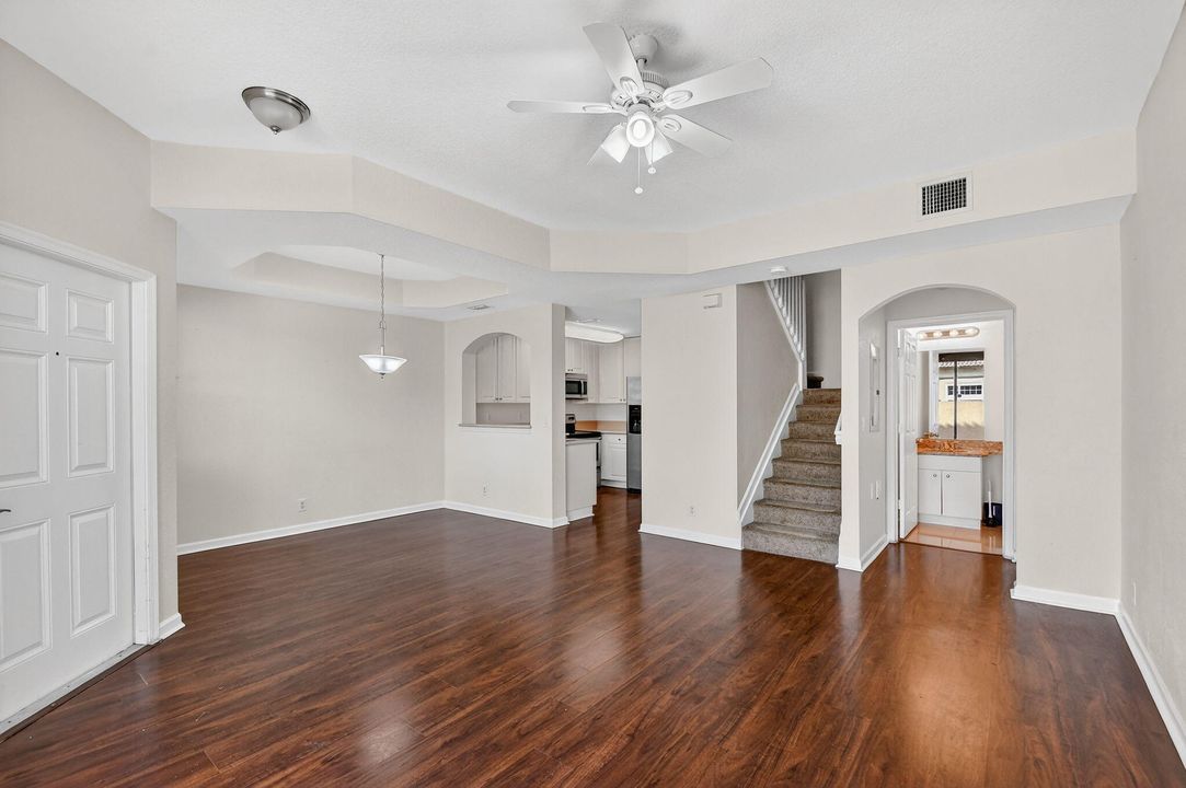 For Rent: $2,050 (2 beds, 2 baths, 1086 Square Feet)