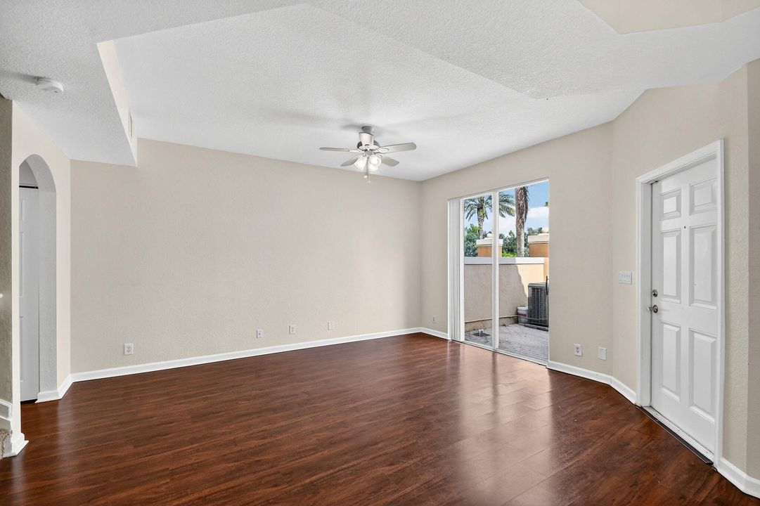 For Rent: $2,050 (2 beds, 2 baths, 1086 Square Feet)