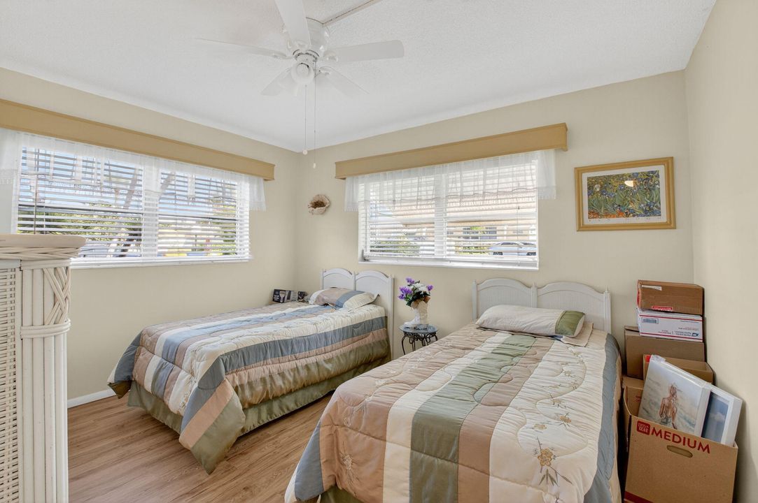 For Sale: $129,900 (2 beds, 2 baths, 860 Square Feet)